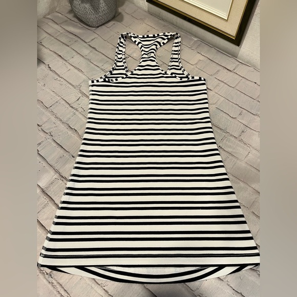 🤍LULULEMON Black & White Striped Racerback Tank – Estimated Size 4 - Picture 5 of 8